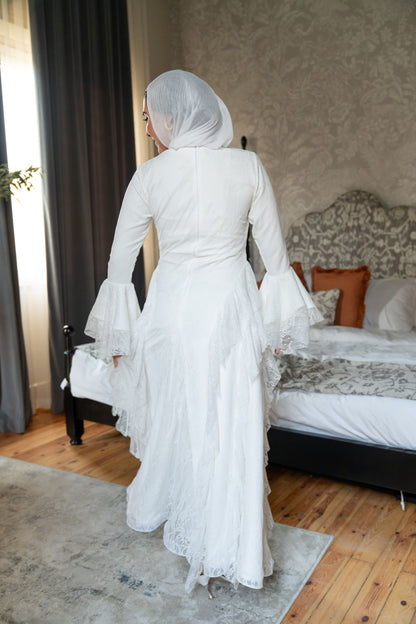 "Lara” dress in white