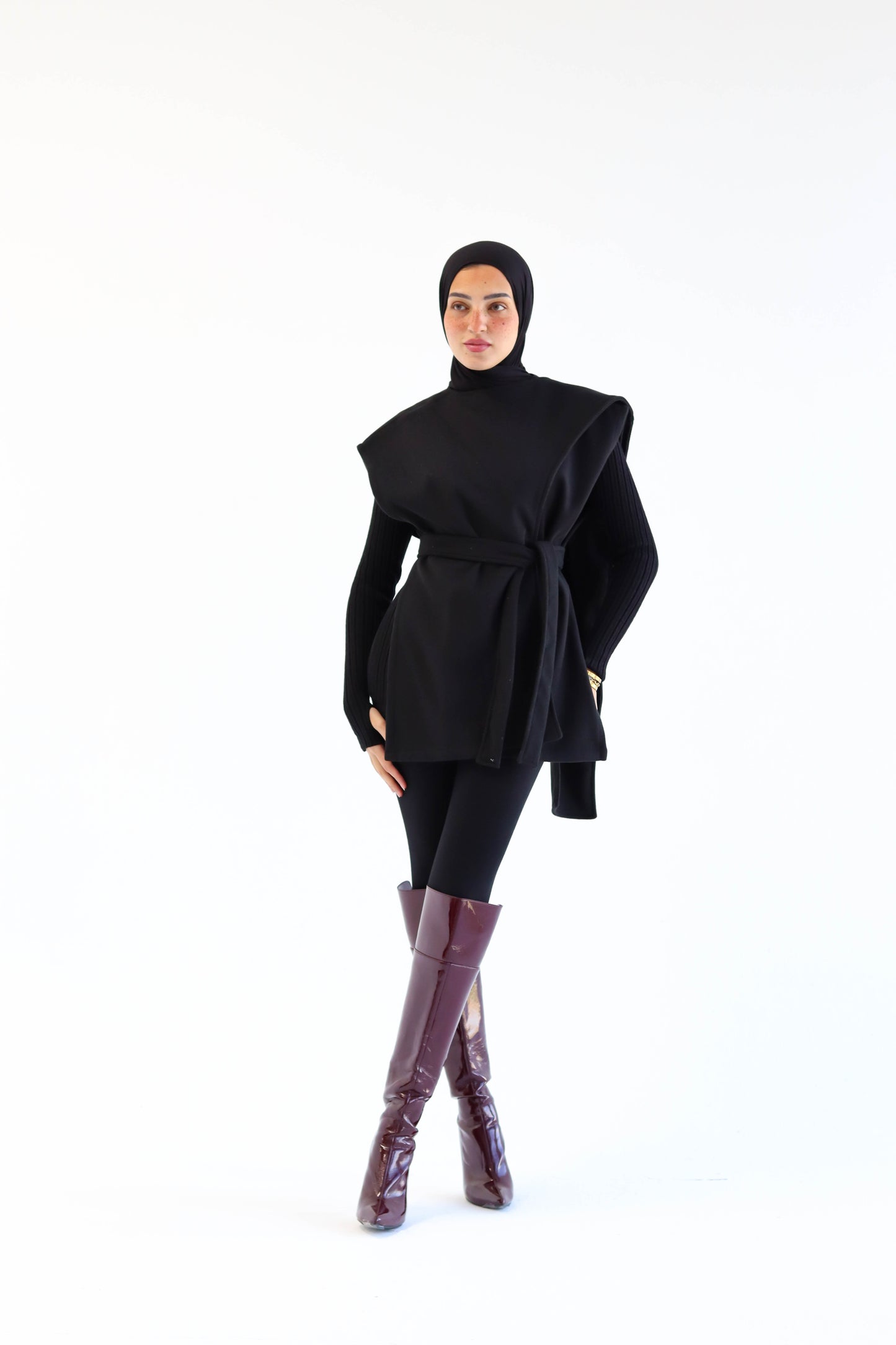 The "DAWN" Cape in black
