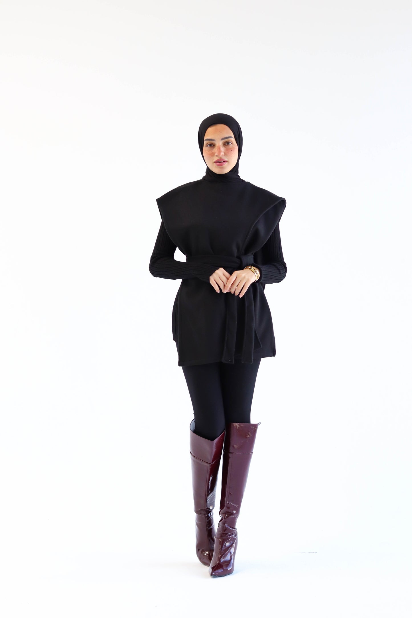 The "DAWN" Cape in black