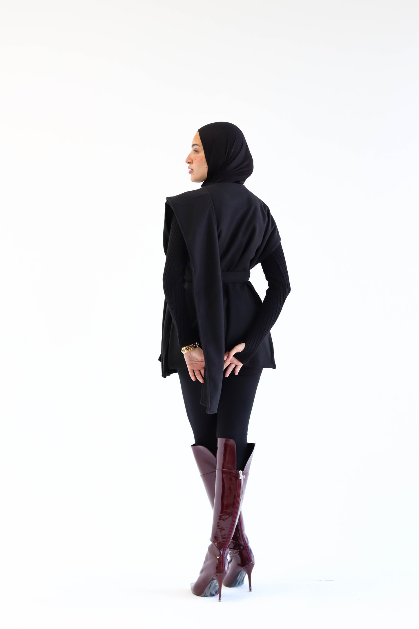 The "DAWN" Cape in black