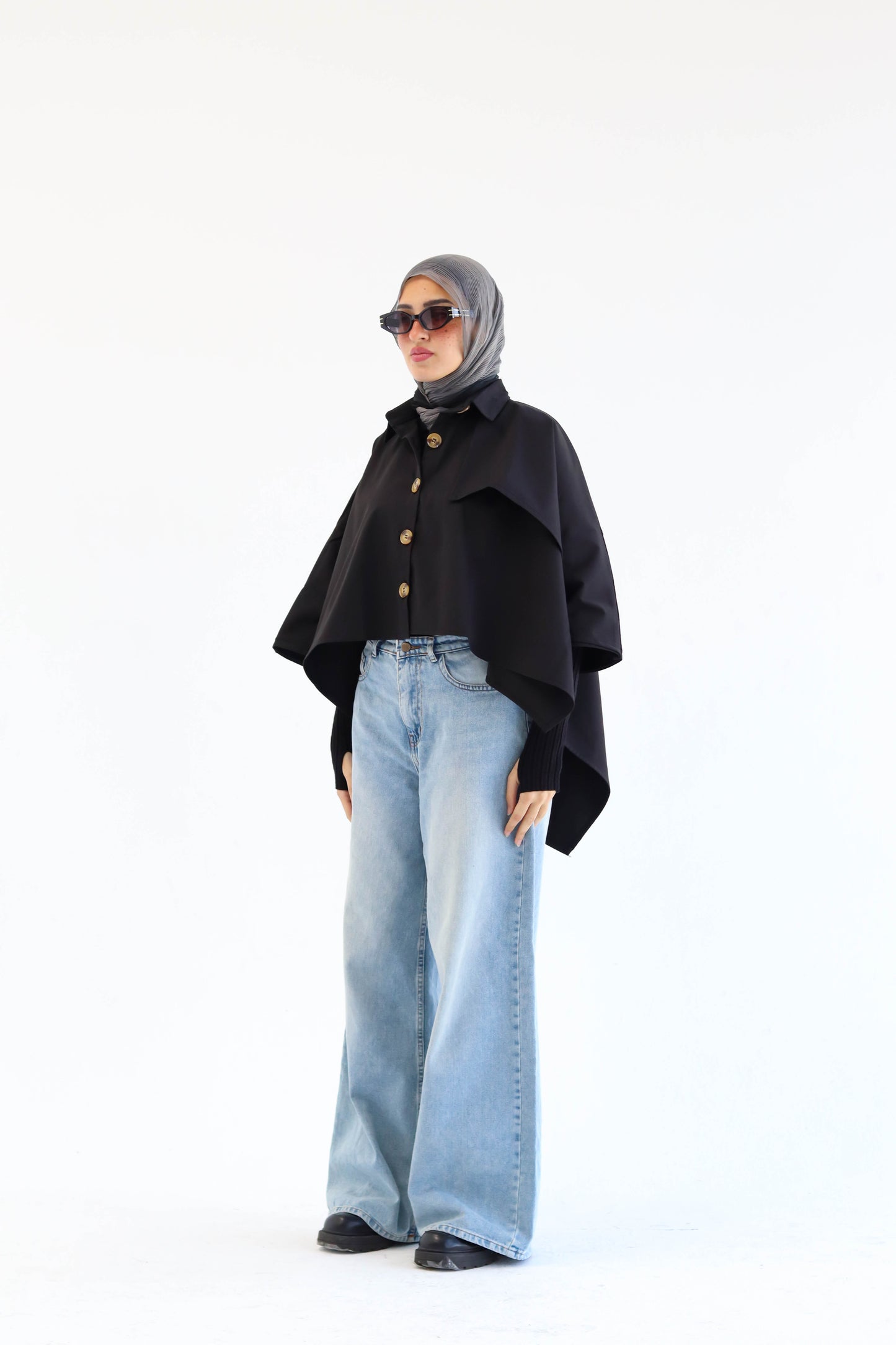 The "IVY" Cape in black