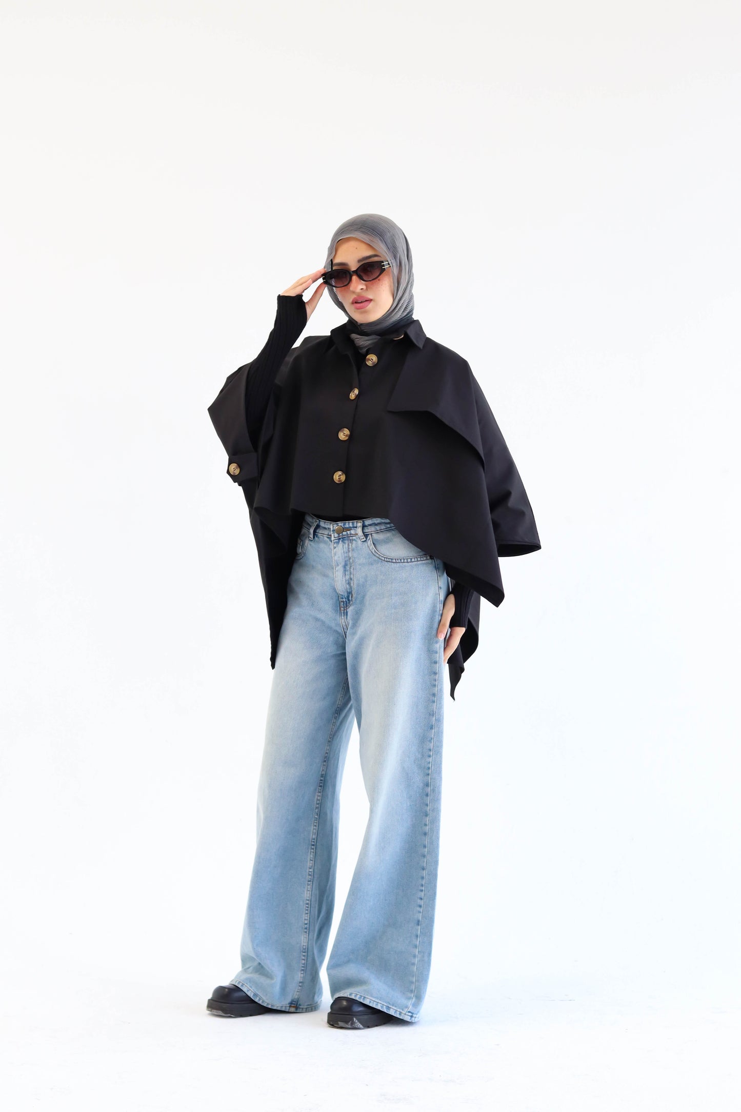 The "IVY" Cape in black