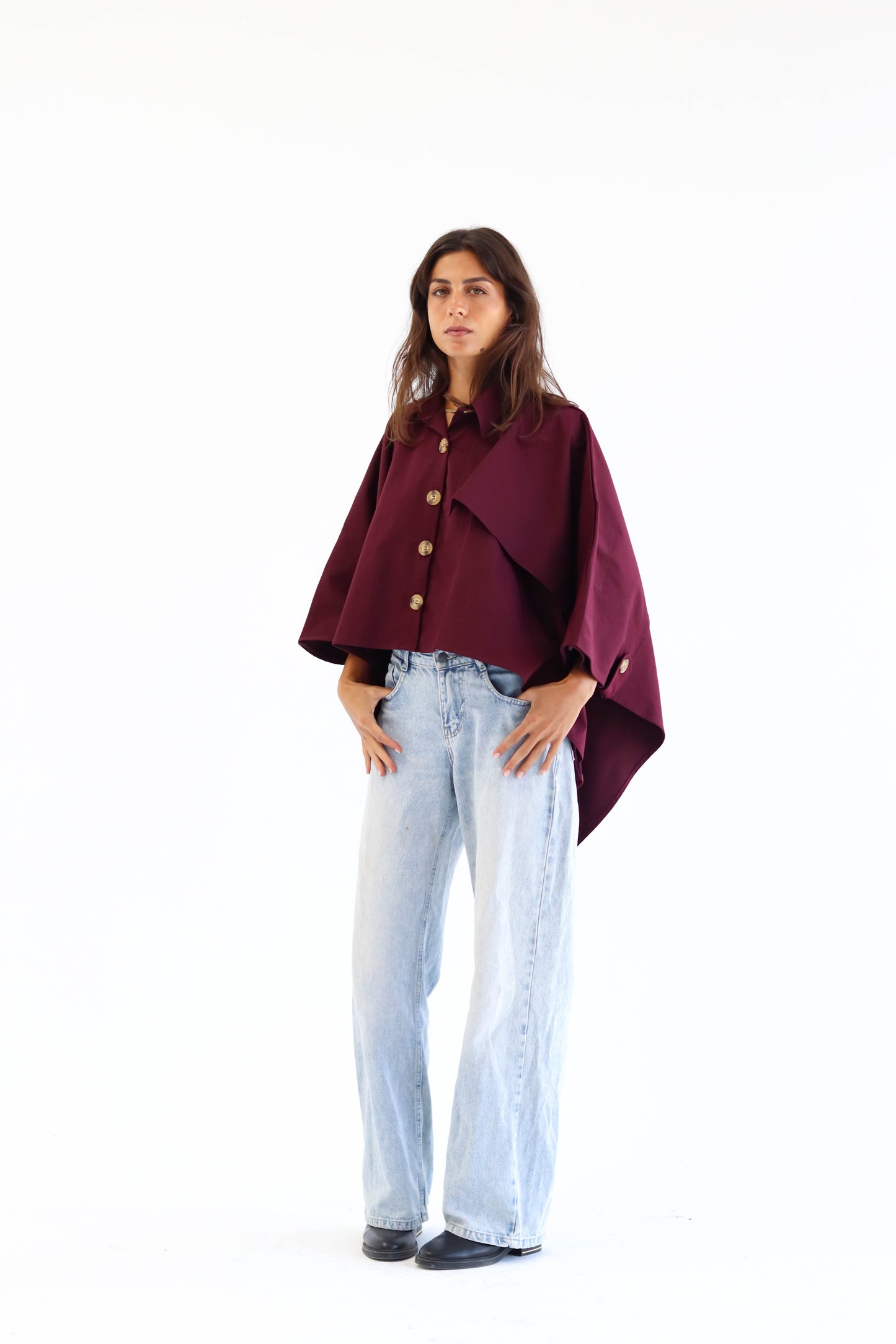 The "IVY" Cape in burgundy