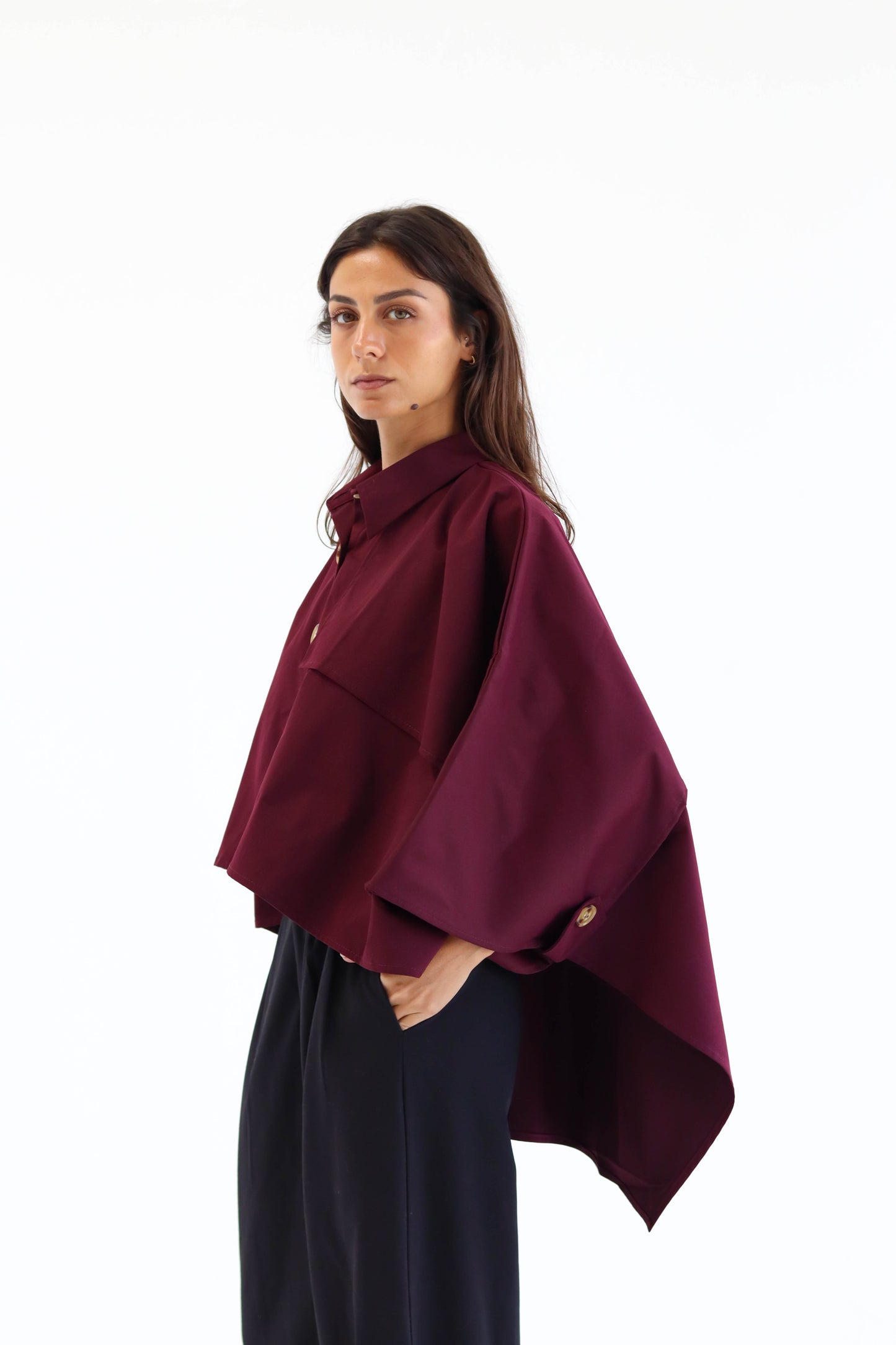 The "IVY" Cape in burgundy